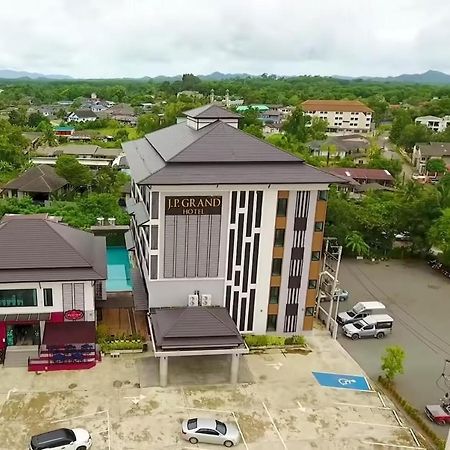 J.P.Grand Hotel Trat Buitenkant foto