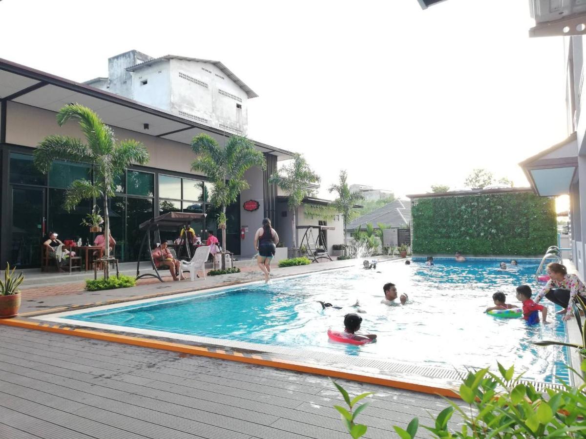 J.P.Grand Hotel Trat Buitenkant foto