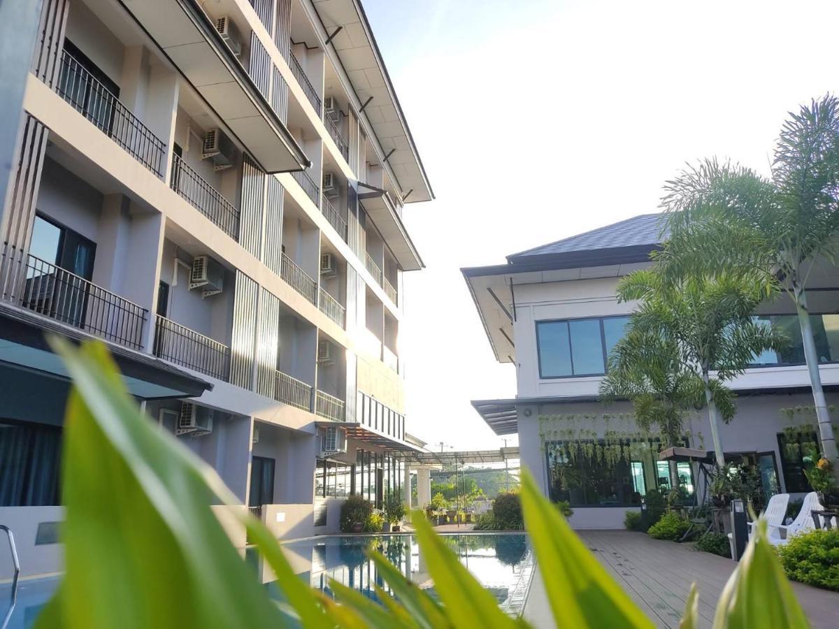 J.P.Grand Hotel Trat Buitenkant foto