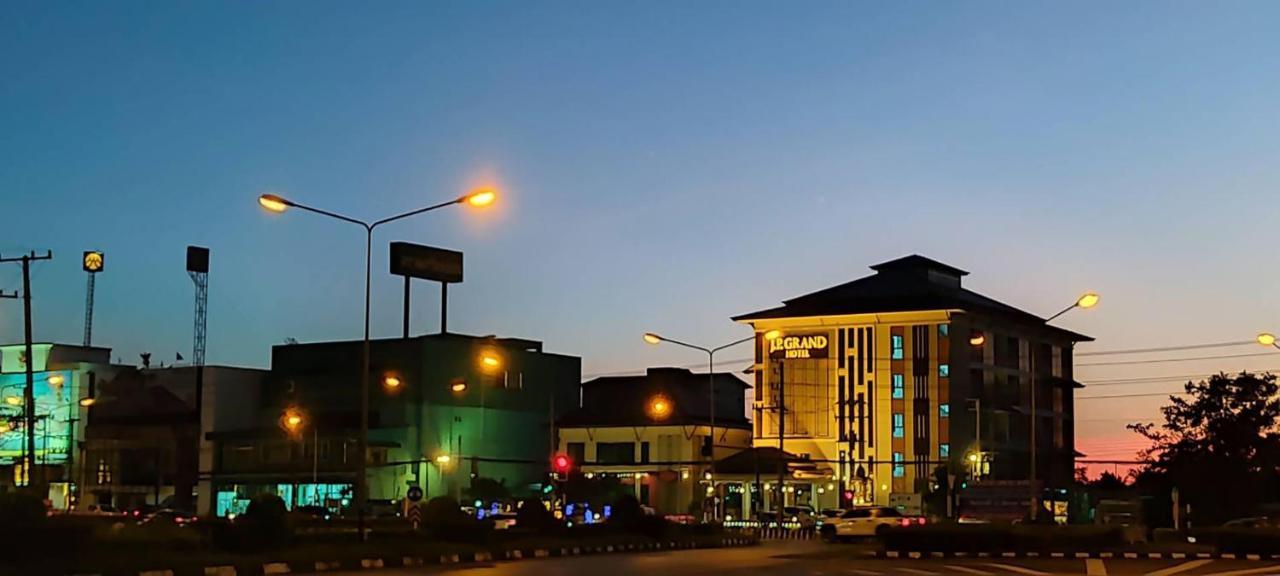J.P.Grand Hotel Trat Buitenkant foto