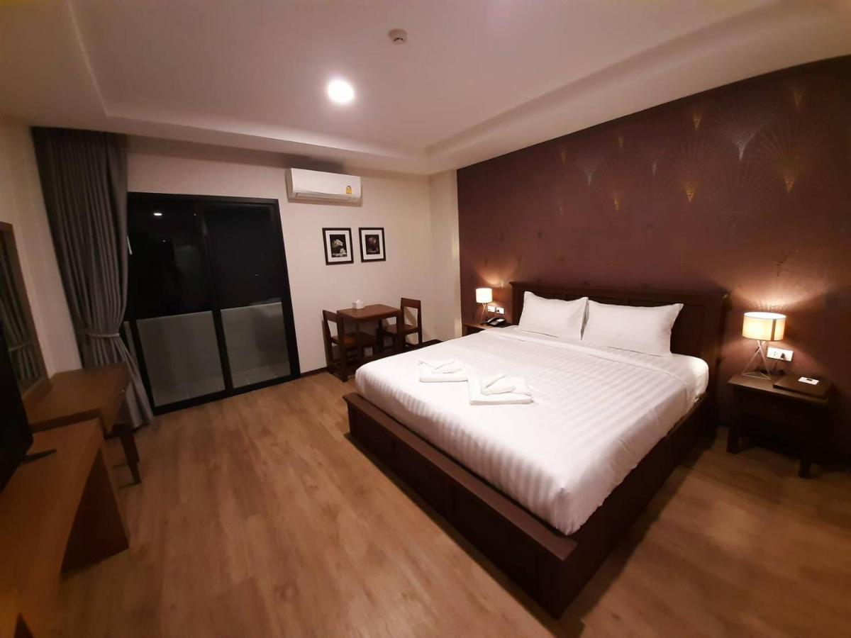 J.P.Grand Hotel Trat Buitenkant foto