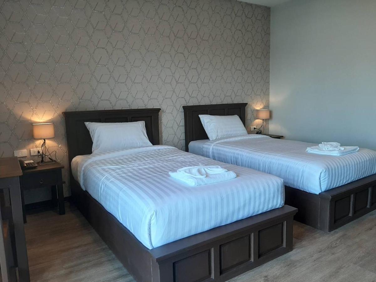 J.P.Grand Hotel Trat Buitenkant foto