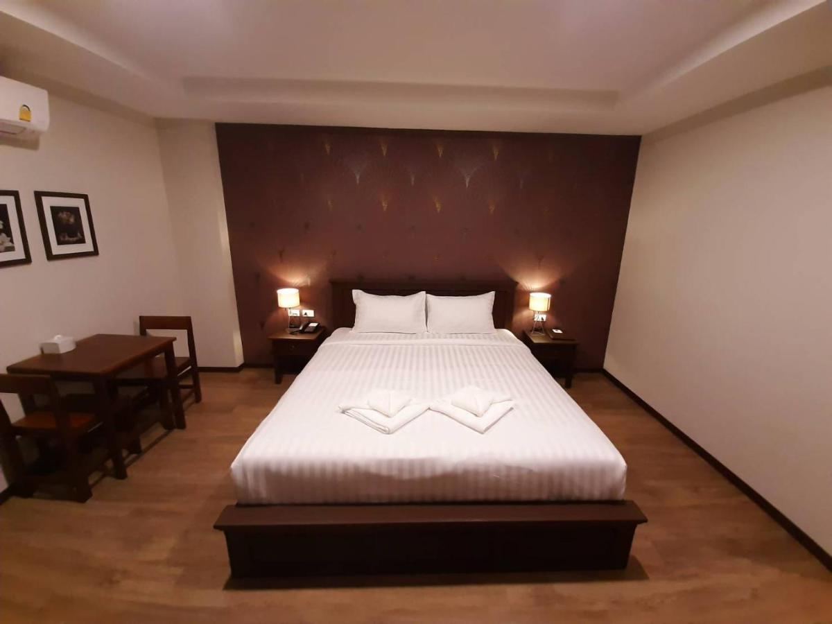 J.P.Grand Hotel Trat Buitenkant foto
