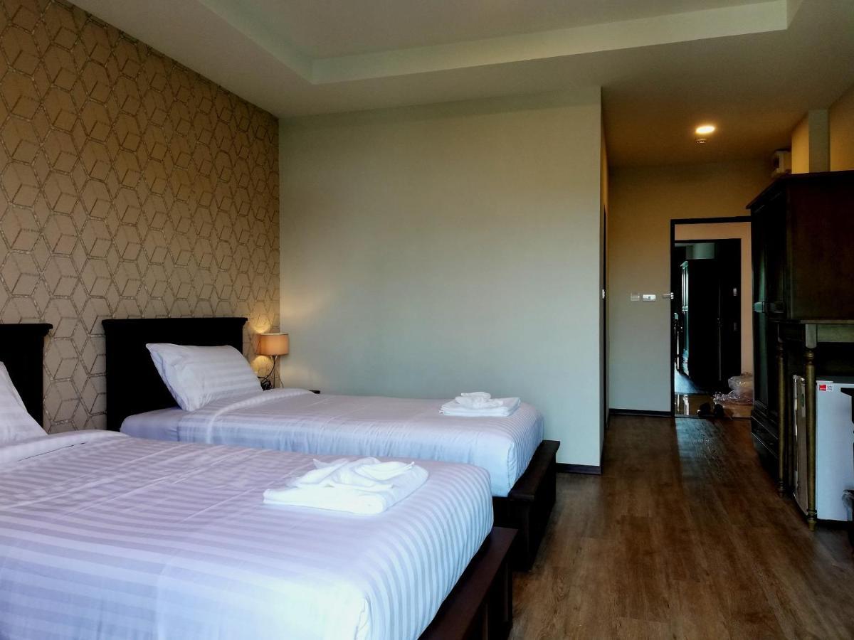J.P.Grand Hotel Trat Buitenkant foto