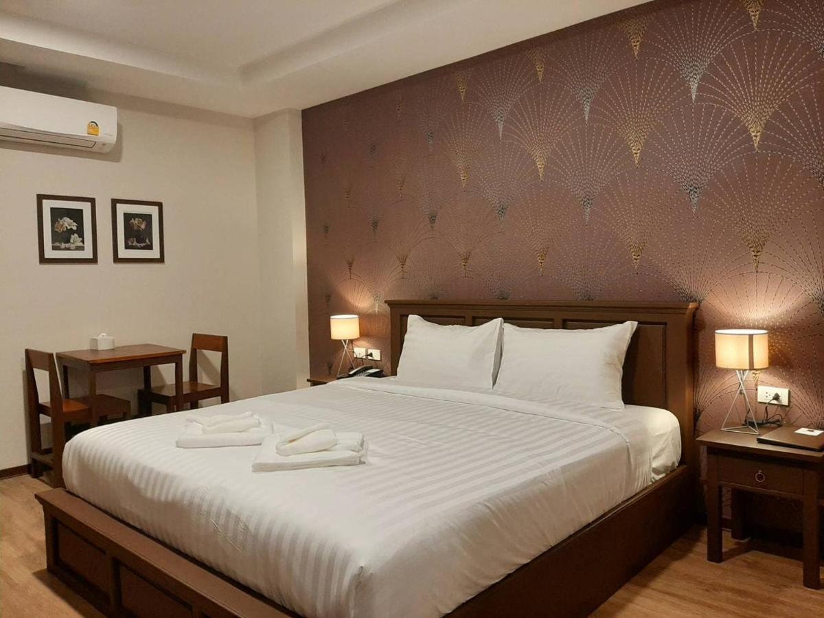 J.P.Grand Hotel Trat Buitenkant foto