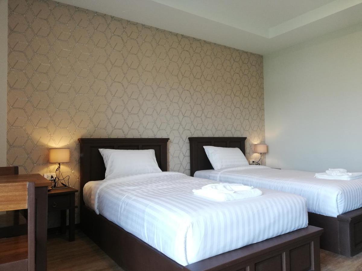 J.P.Grand Hotel Trat Buitenkant foto