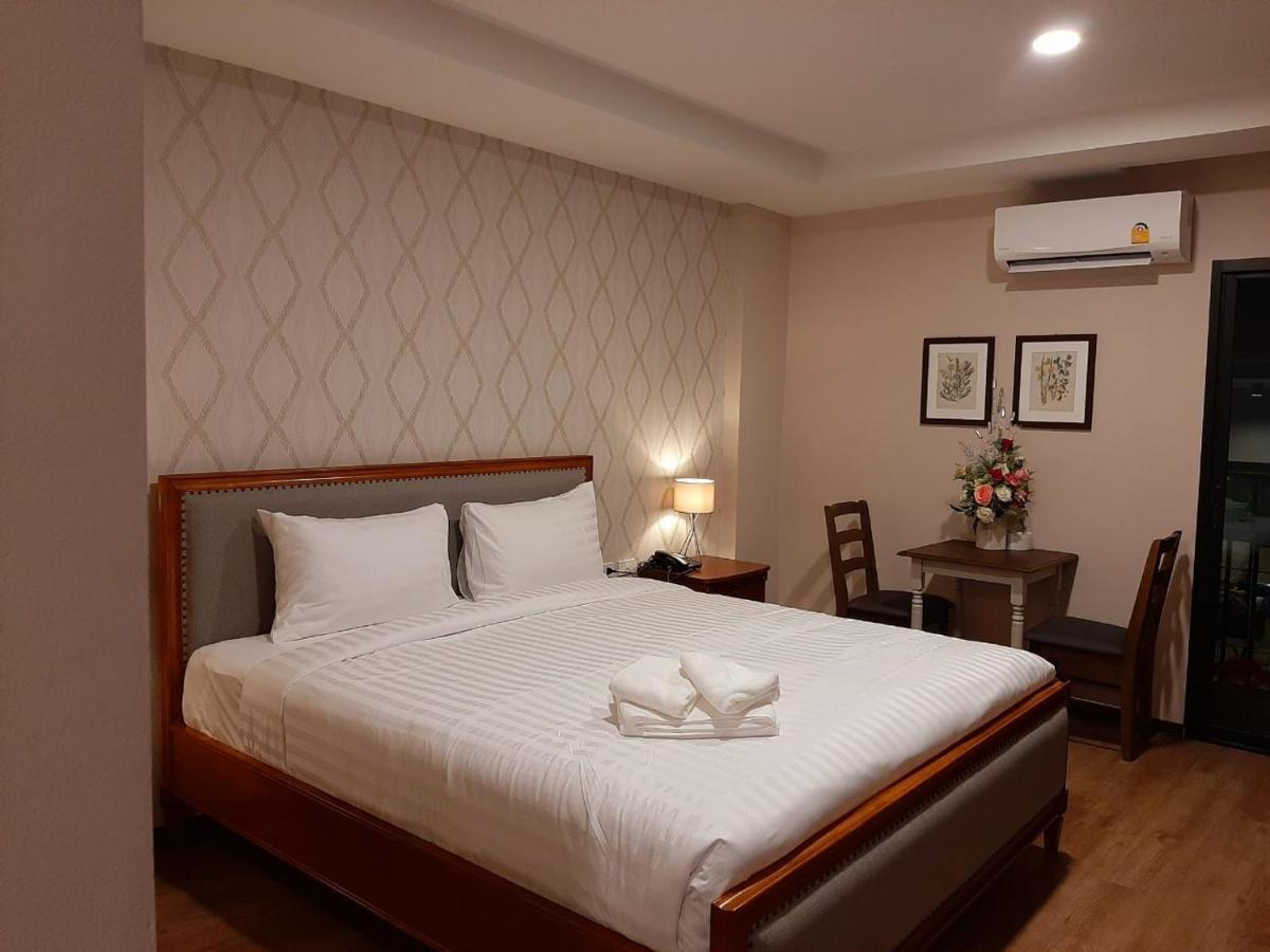 J.P.Grand Hotel Trat Buitenkant foto