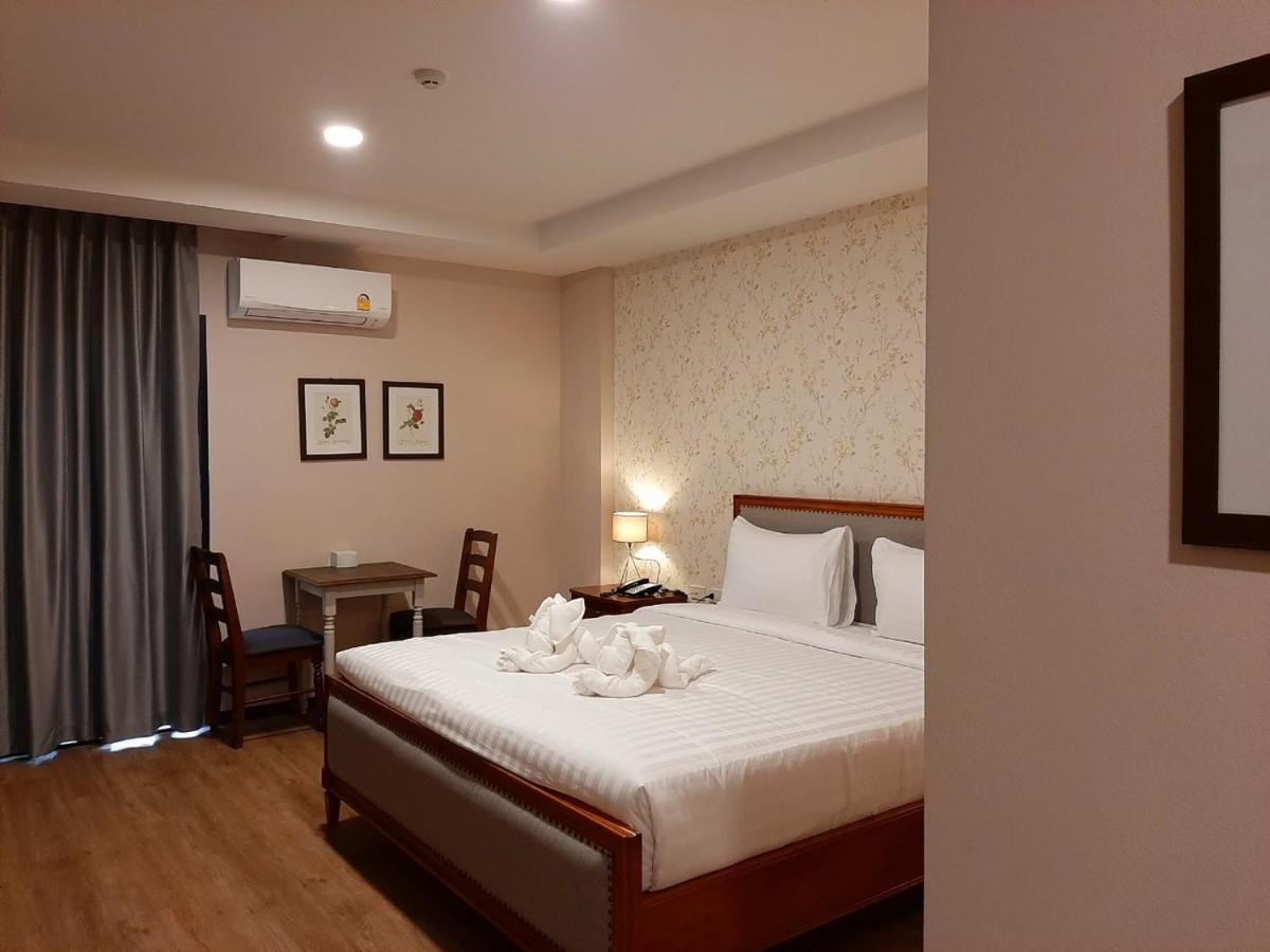 J.P.Grand Hotel Trat Buitenkant foto