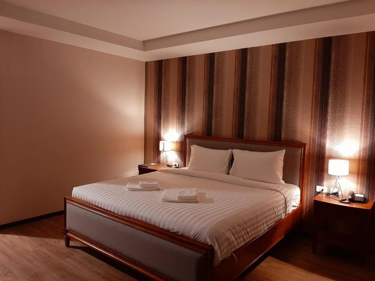 J.P.Grand Hotel Trat Buitenkant foto