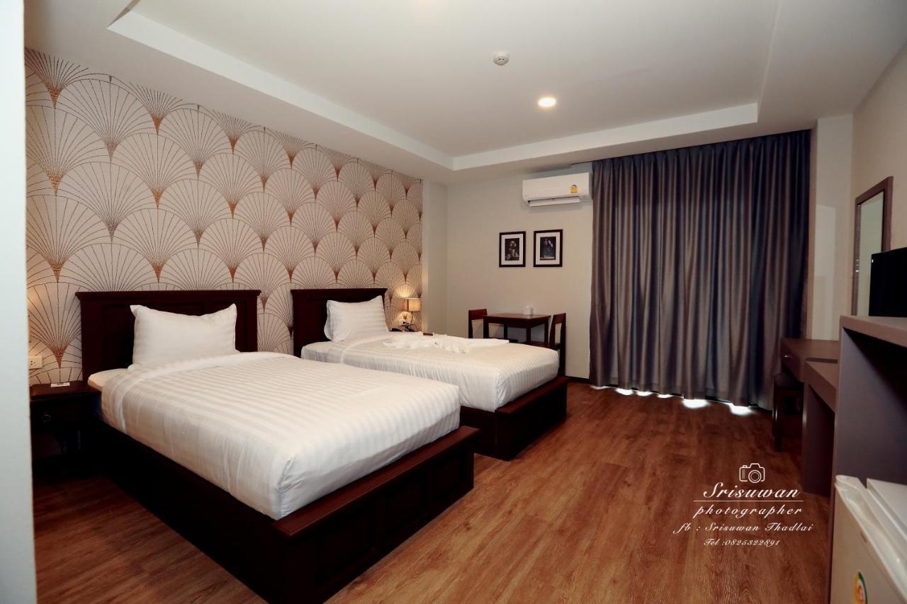 J.P.Grand Hotel Trat Buitenkant foto