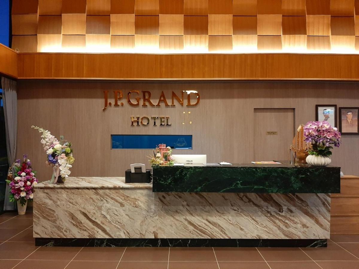 J.P.Grand Hotel Trat Buitenkant foto