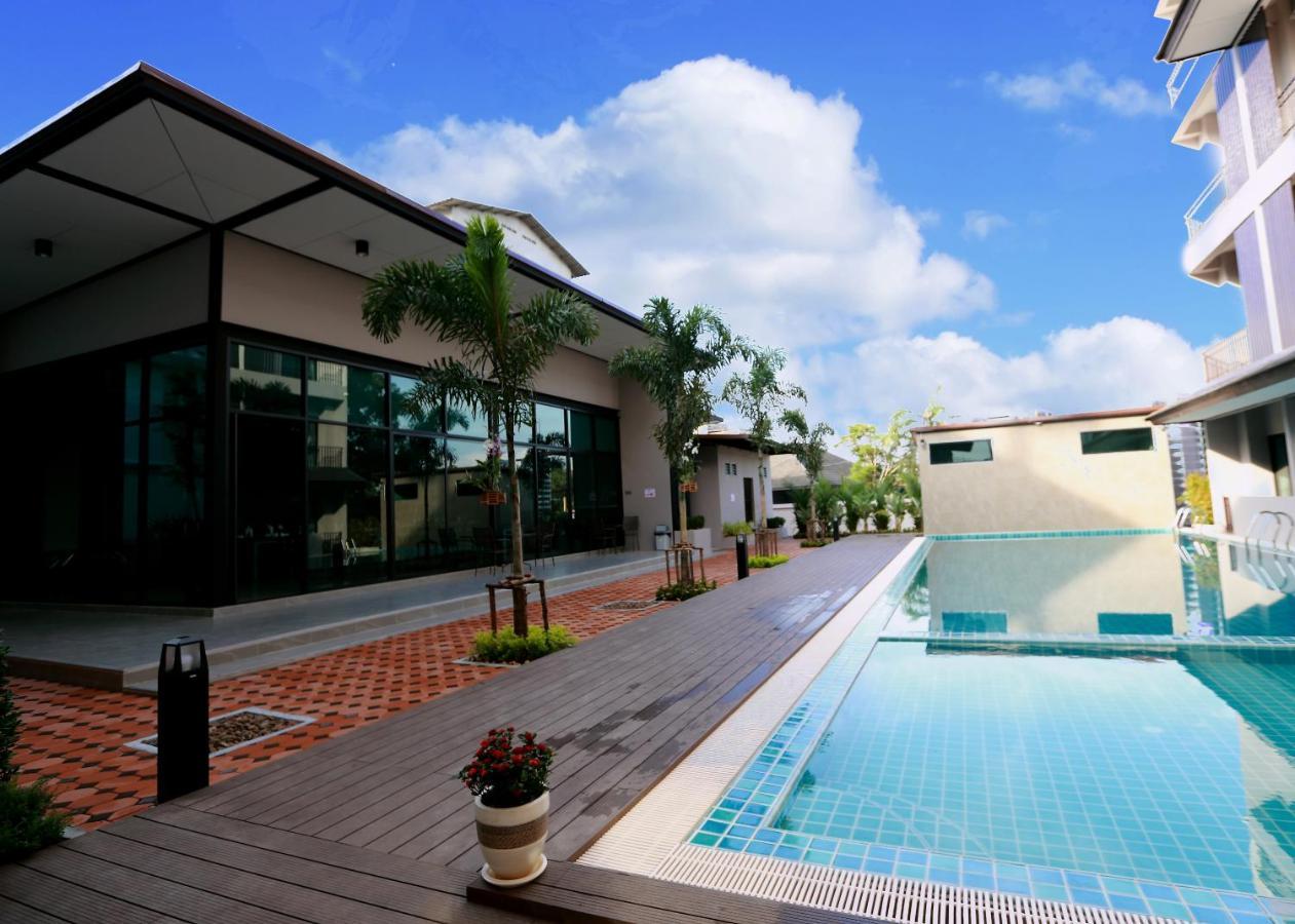 J.P.Grand Hotel Trat Buitenkant foto