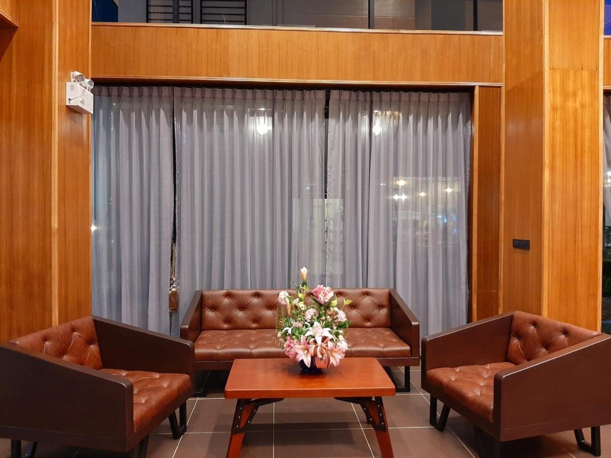J.P.Grand Hotel Trat Buitenkant foto